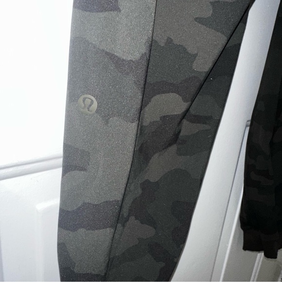 Lululemon On The Fly Joggers - Picture 5 of 9